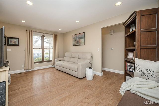 1226 Kings Trail Lane, Fenton, MO 63026