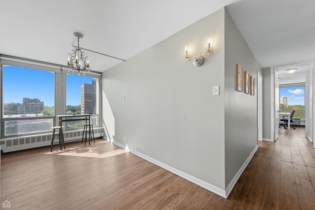1400 E 55th Place 702S, Chicago, IL 60637