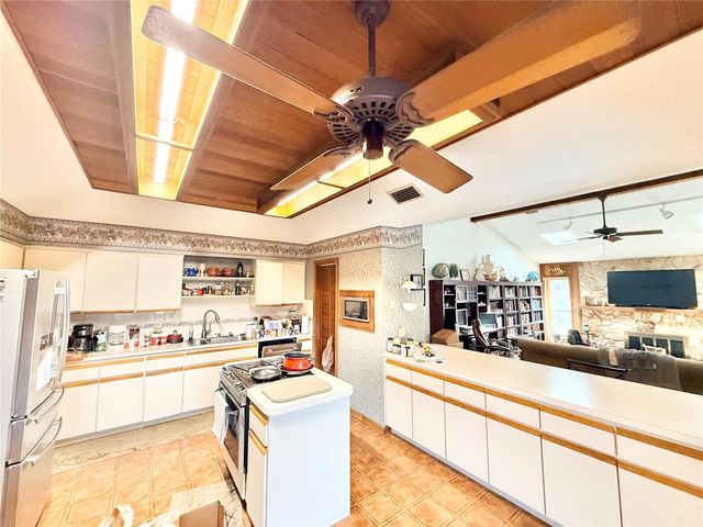 1813 MAINE COURT, Tavares, FL 32778