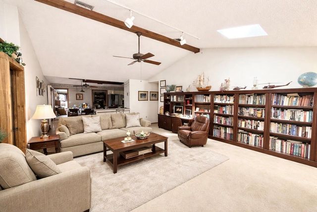 1813 MAINE COURT, Tavares, FL 32778