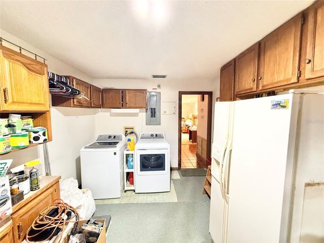 1813 MAINE COURT, Tavares, FL 32778