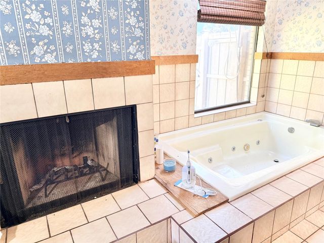 1813 MAINE COURT, Tavares, FL 32778