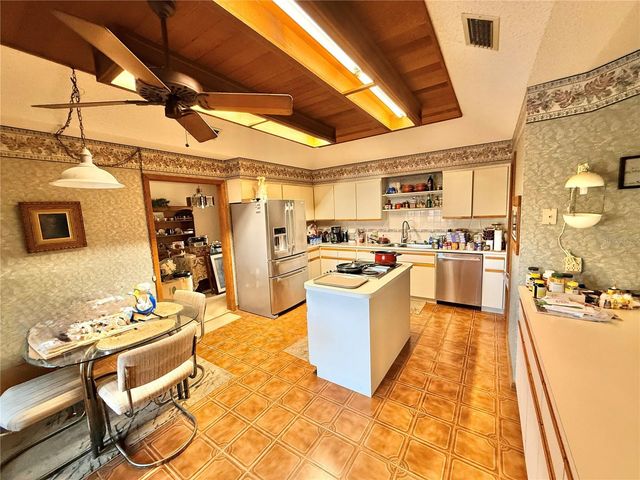 1813 MAINE COURT, Tavares, FL 32778