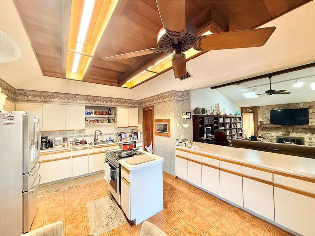 1813 MAINE COURT, Tavares, FL 32778