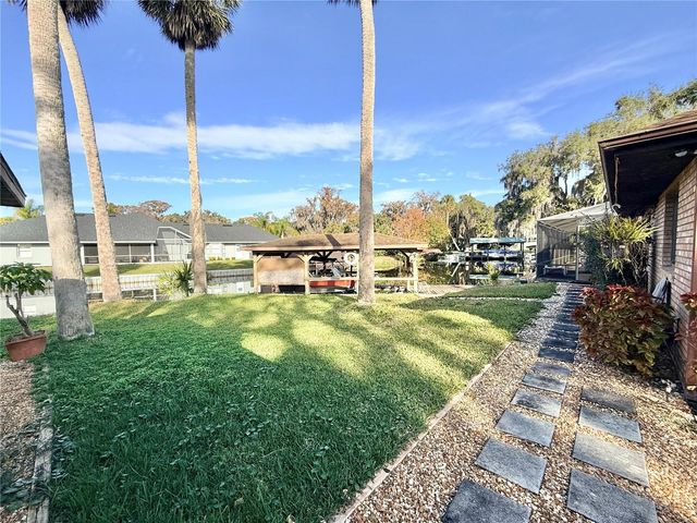 1813 MAINE COURT, Tavares, FL 32778