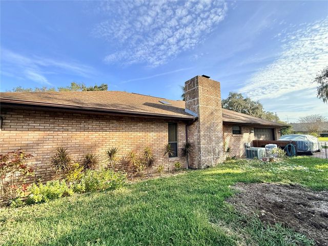 1813 MAINE COURT, Tavares, FL 32778