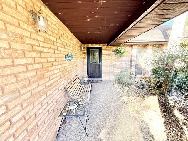 1813 MAINE COURT, Tavares, FL 32778