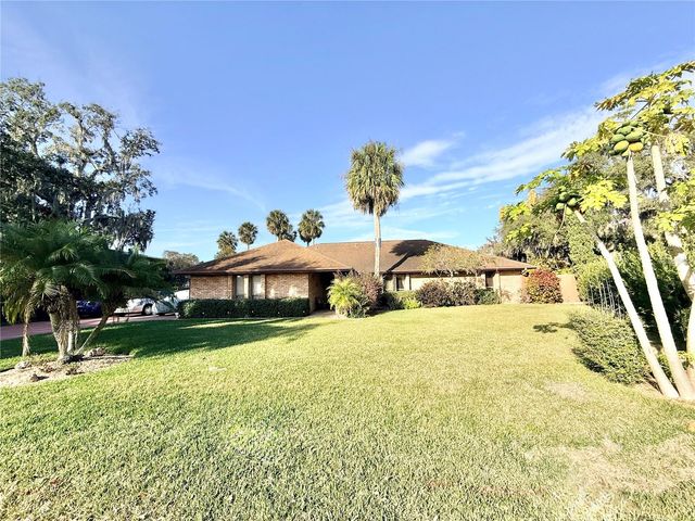 1813 MAINE COURT, Tavares, FL 32778