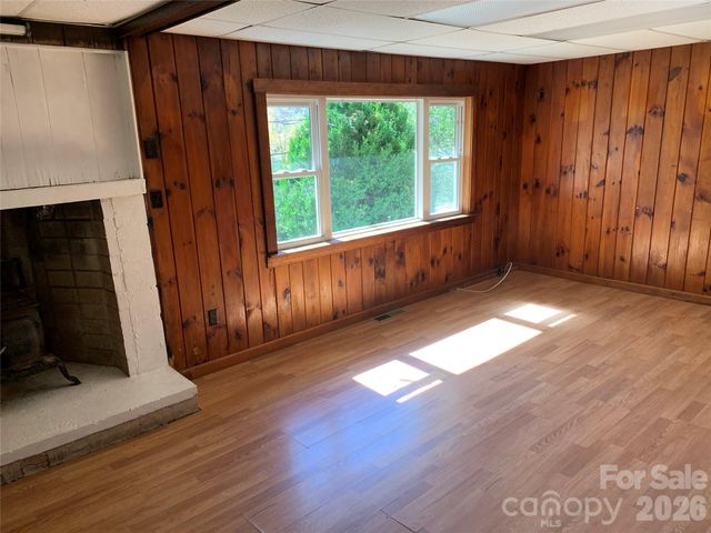 465 Bee Tree Road, Swannanoa, NC 28778