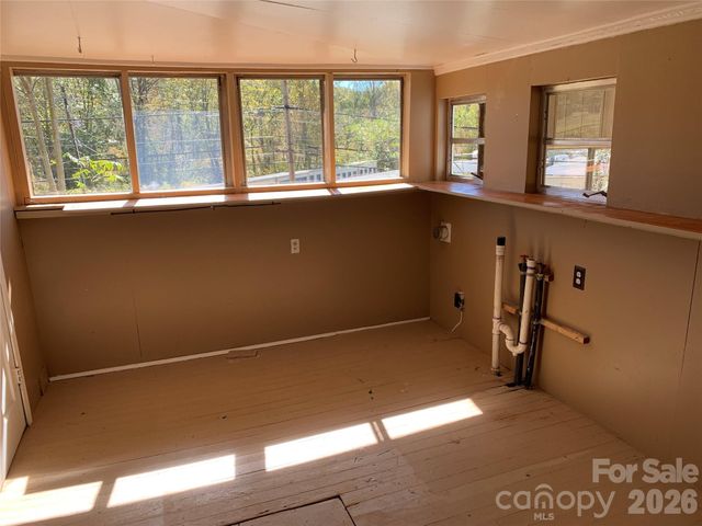 465 Bee Tree Road, Swannanoa, NC 28778