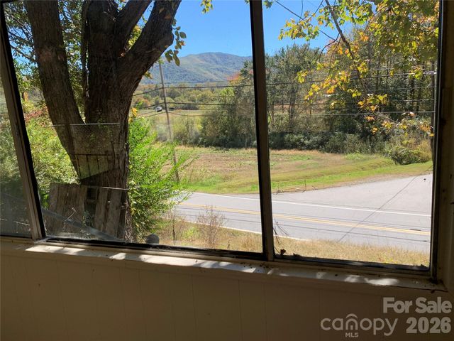 465 Bee Tree Road, Swannanoa, NC 28778