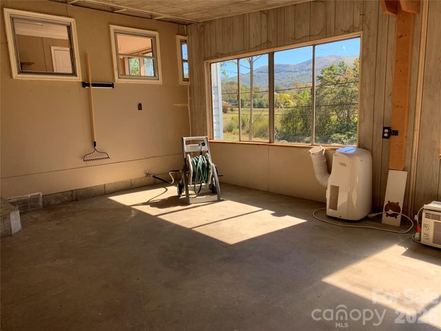465 Bee Tree Road, Swannanoa, NC 28778