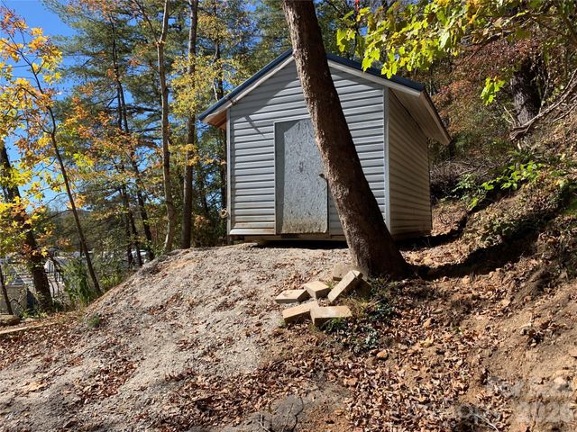 465 Bee Tree Road, Swannanoa, NC 28778