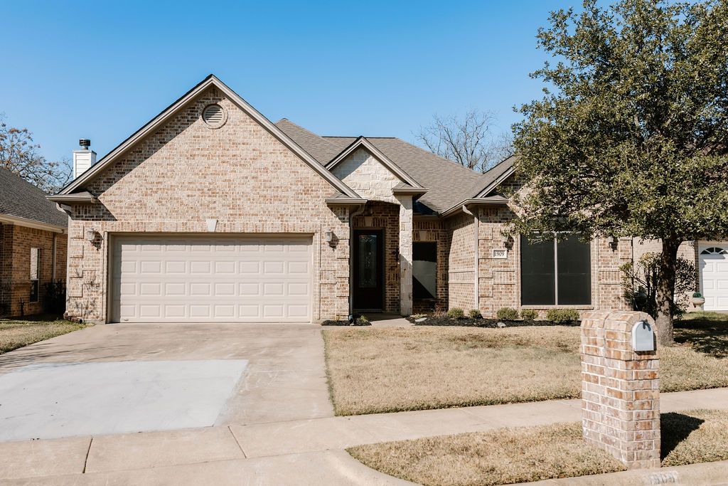 1909 Debbie, Bryan, TX 77802