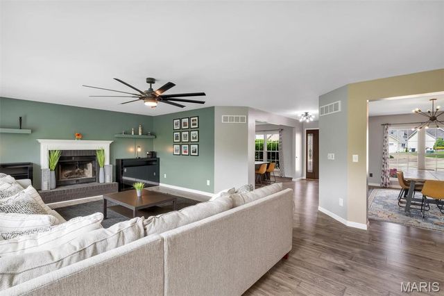 6 Parsons Creek Court, O'fallon, MO 63366