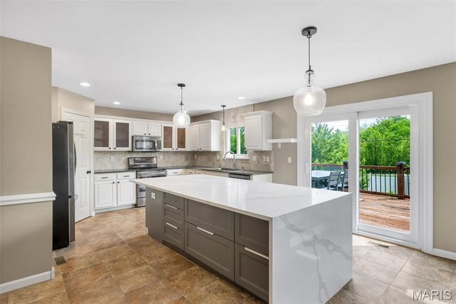 6 Parsons Creek Court, O'fallon, MO 63366