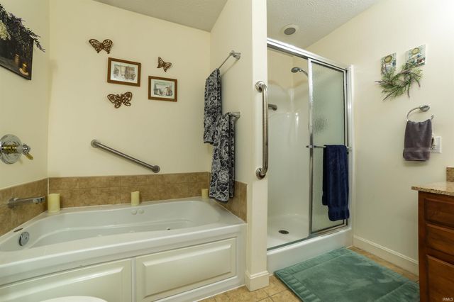 511 S Eighth Avenue, Haubstadt, IN 47639