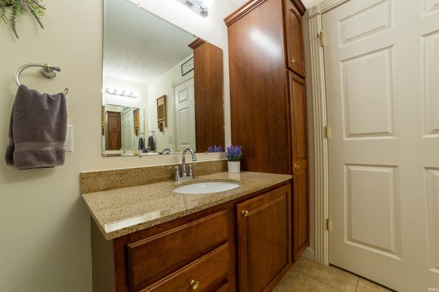 511 S Eighth Avenue, Haubstadt, IN 47639