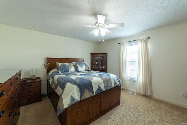 511 S Eighth Avenue, Haubstadt, IN 47639