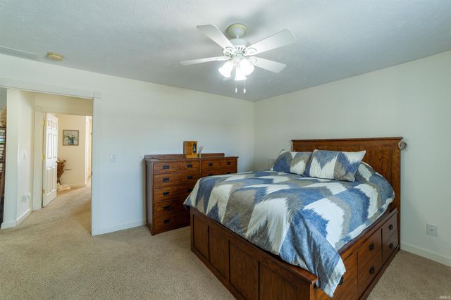 511 S Eighth Avenue, Haubstadt, IN 47639