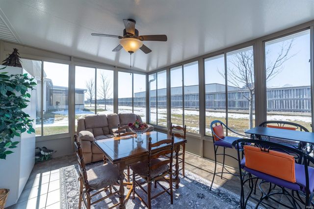 511 S Eighth Avenue, Haubstadt, IN 47639