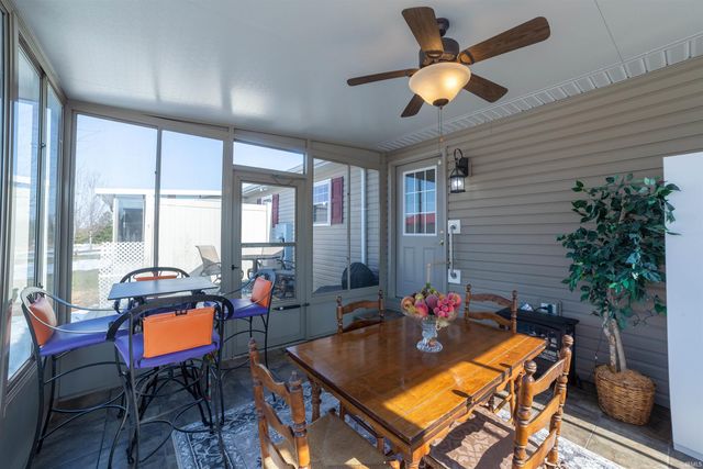 511 S Eighth Avenue, Haubstadt, IN 47639