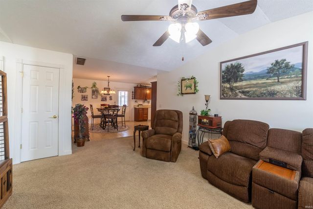 511 S Eighth Avenue, Haubstadt, IN 47639