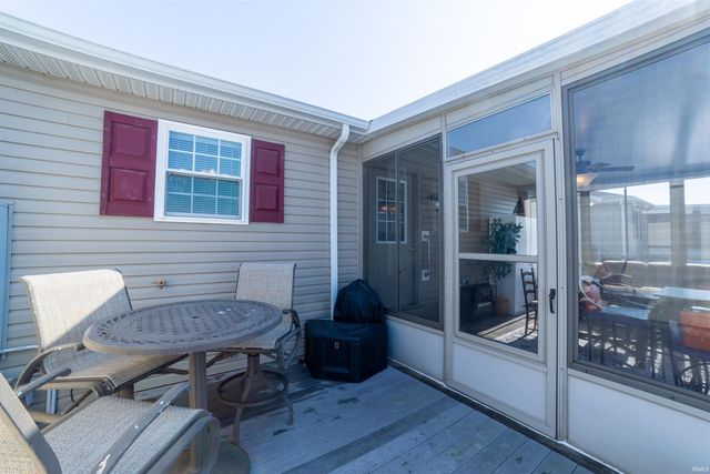 511 S Eighth Avenue, Haubstadt, IN 47639