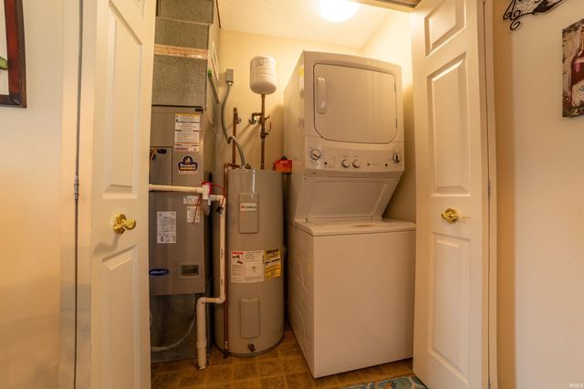 511 S Eighth Avenue, Haubstadt, IN 47639