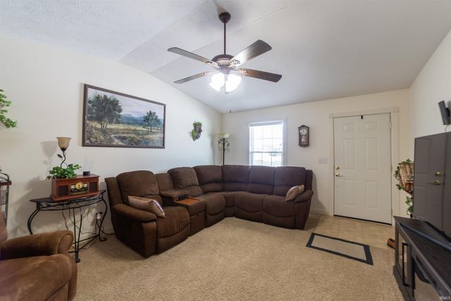 511 S Eighth Avenue, Haubstadt, IN 47639