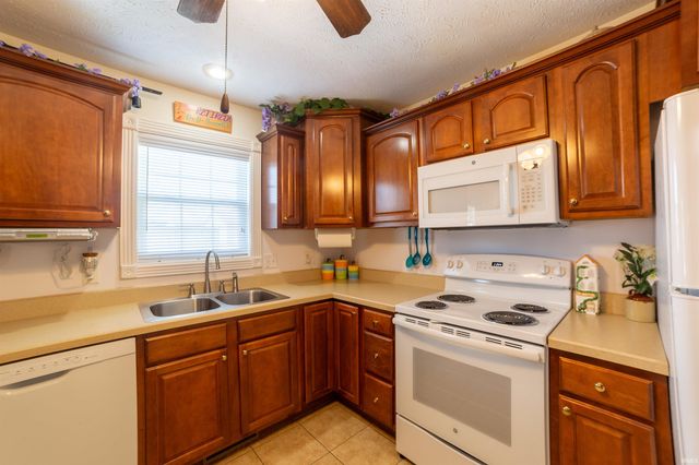 511 S Eighth Avenue, Haubstadt, IN 47639