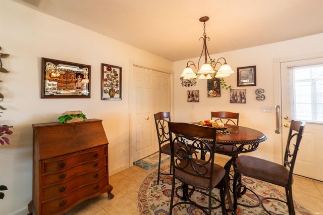 511 S Eighth Avenue, Haubstadt, IN 47639