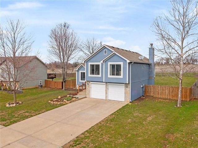 15604 Pebble Terrace, Basehor, KS 66007