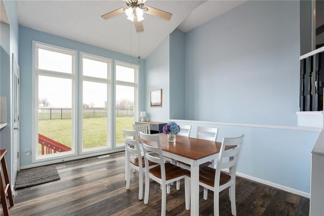 15604 Pebble Terrace, Basehor, KS 66007