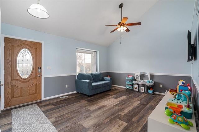 15604 Pebble Terrace, Basehor, KS 66007