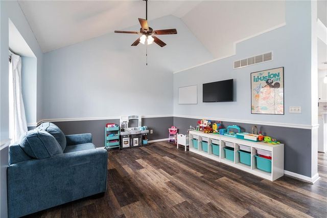 15604 Pebble Terrace, Basehor, KS 66007