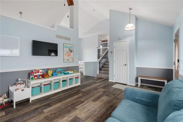 15604 Pebble Terrace, Basehor, KS 66007