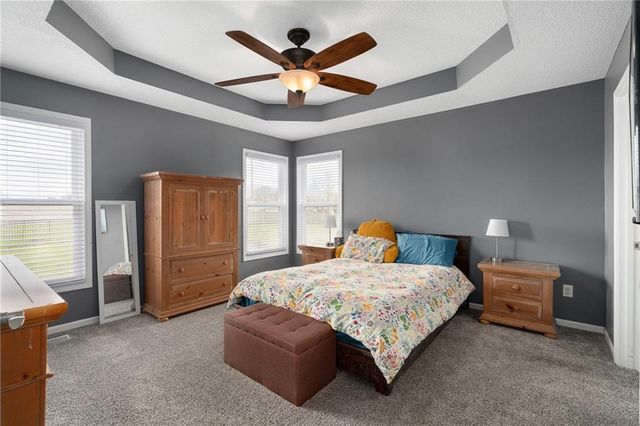 15604 Pebble Terrace, Basehor, KS 66007