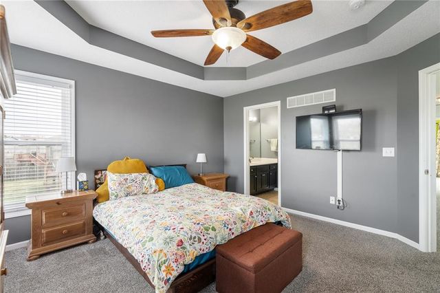 15604 Pebble Terrace, Basehor, KS 66007