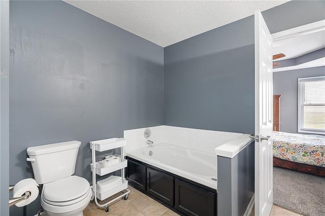 15604 Pebble Terrace, Basehor, KS 66007