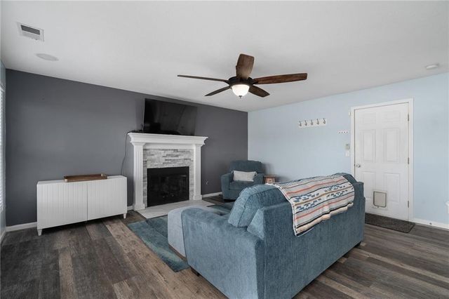 15604 Pebble Terrace, Basehor, KS 66007