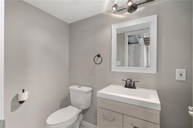 15604 Pebble Terrace, Basehor, KS 66007