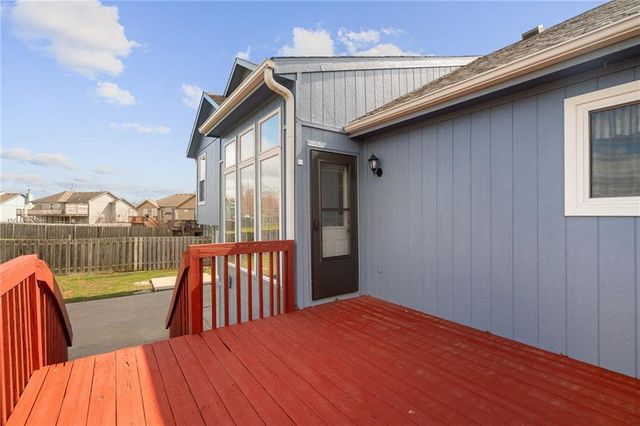 15604 Pebble Terrace, Basehor, KS 66007