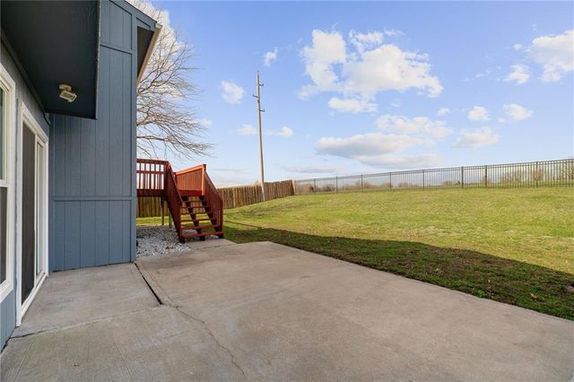15604 Pebble Terrace, Basehor, KS 66007