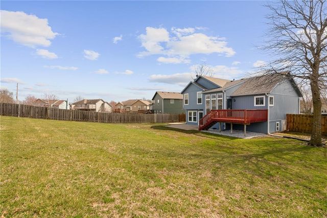 15604 Pebble Terrace, Basehor, KS 66007