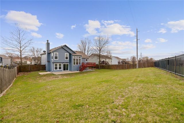 15604 Pebble Terrace, Basehor, KS 66007