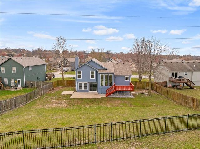 15604 Pebble Terrace, Basehor, KS 66007