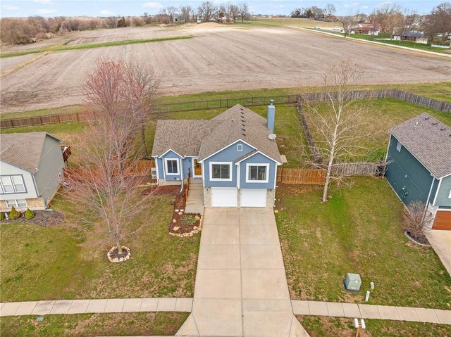 15604 Pebble Terrace, Basehor, KS 66007