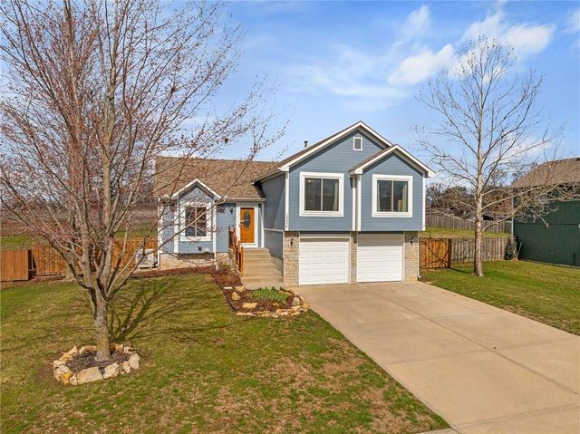 15604 Pebble Terrace, Basehor, KS 66007