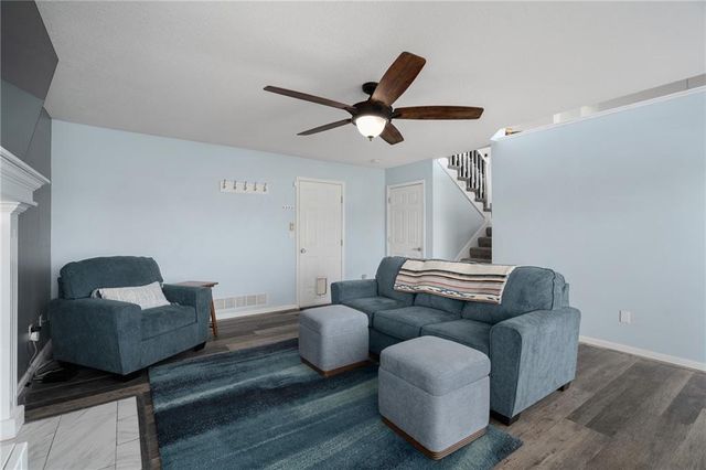 15604 Pebble Terrace, Basehor, KS 66007